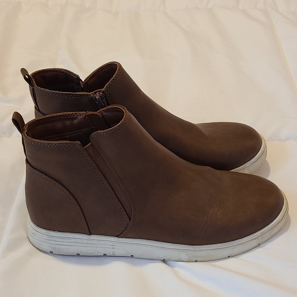 Boys sz 6 shoes